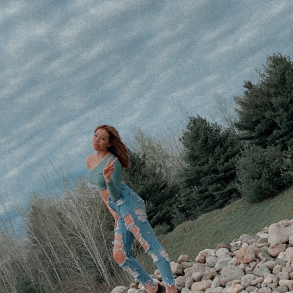 Meet your Posher, Alexandrea